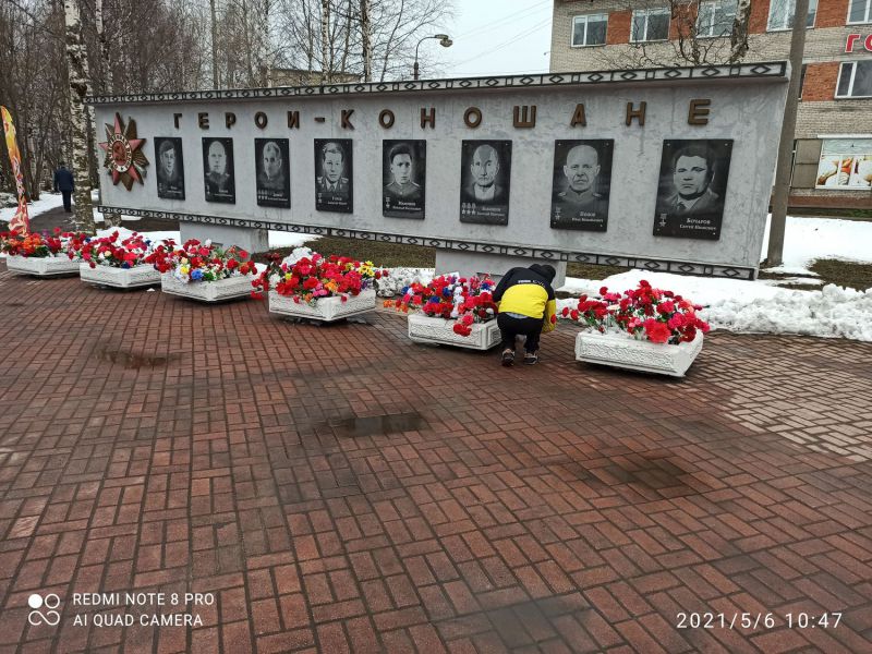 Субботник на центральной площади в преддверии 76 годовщины Победы в Великой Отечественной войне